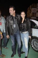 Sanjay Dutt, Manyata Dutt at Guns N Roses concert in Mumbai on 9th Dec 2012 (22).JPG